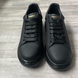 Alexander McQueen Oversized black